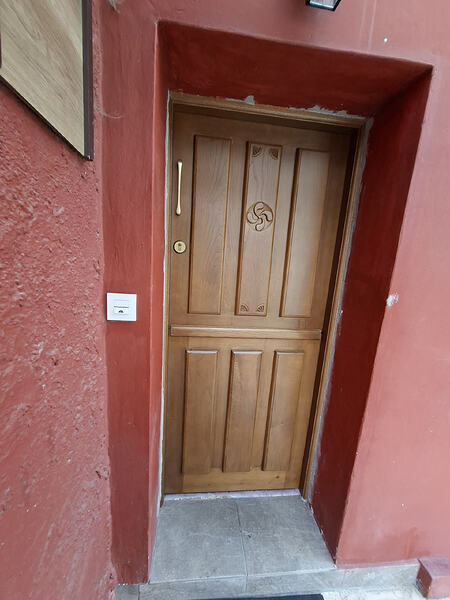 16852