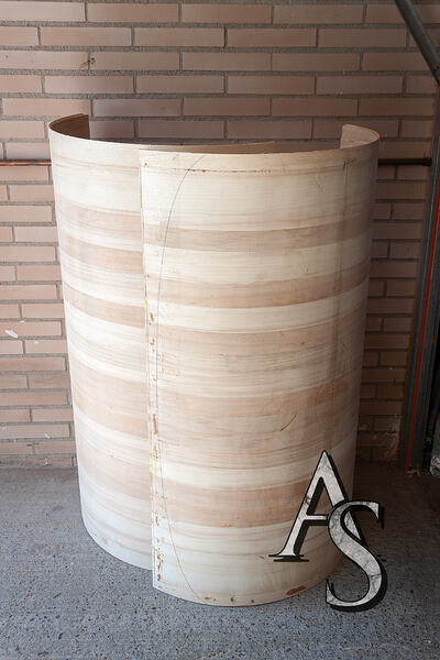 Ambos tableros tras el encolado, aún con sus dimensiones originales, sobredimensionados.