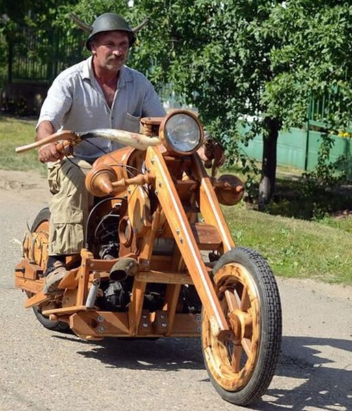 Hungarian-Istvan-Puskas-builds-wooden-chopper-2