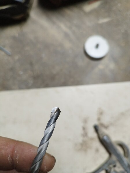 17253941719988418233776454761219