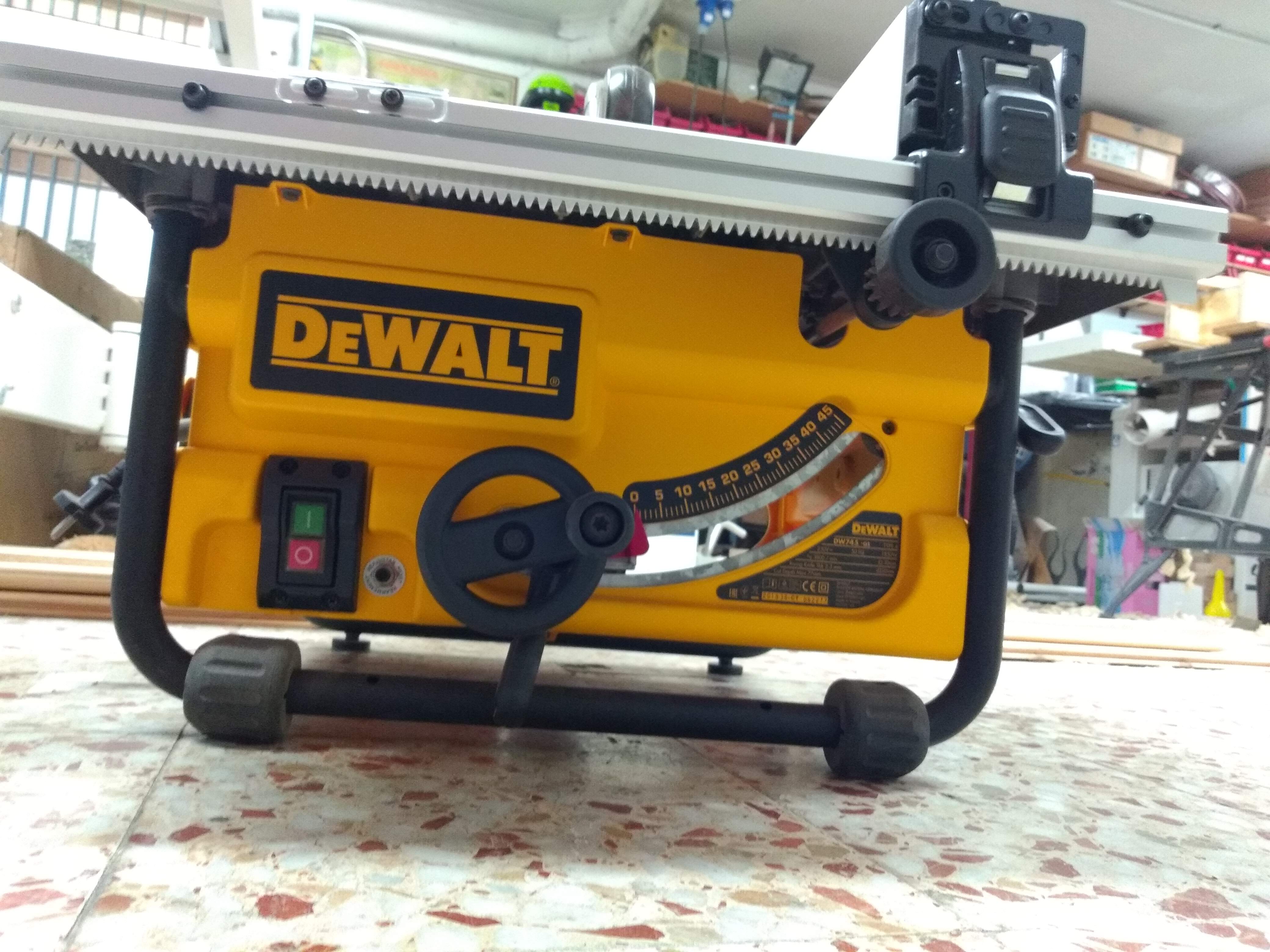 DeWalt DW745QS Sierra 1.700Wdiámetro de 250 mmMesa 630 x 570 mm