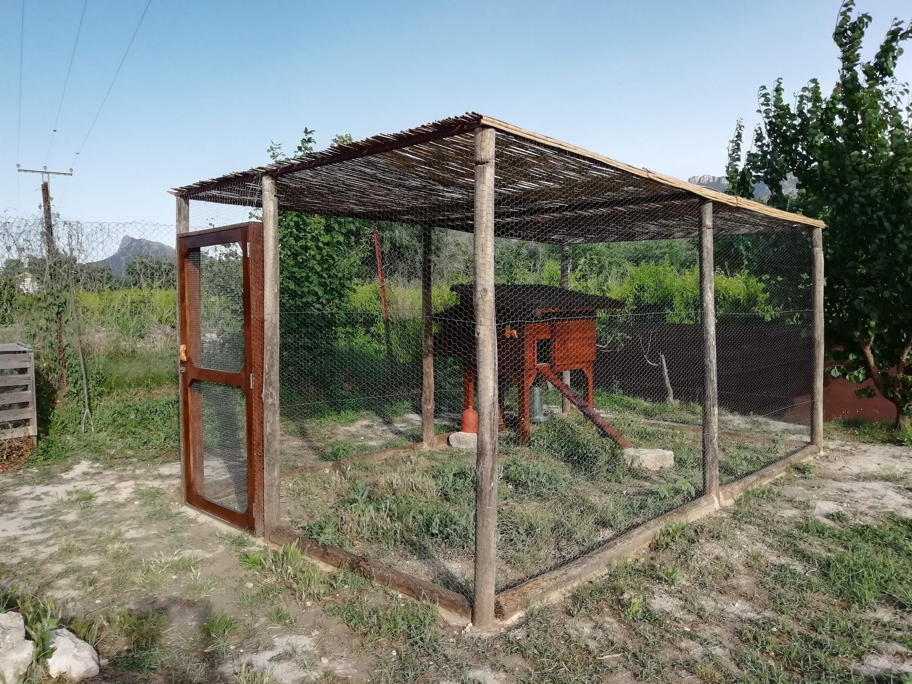 Gallinero Con materiales reciclados - Galería -